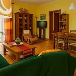 Appartamento Con Bagno Cucina E Terrazza Al Vicoletto Al Massimo *