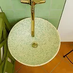 Appartamento Con Bagno Cucina E Terrazza Al Vicoletto Al Massimo